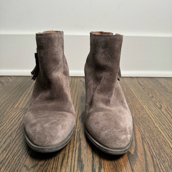 Vionic Madeline Suede Tassel Zipper Block Heel Ankle Boots in Taupe Gray size 7 - Picture 3 of 10